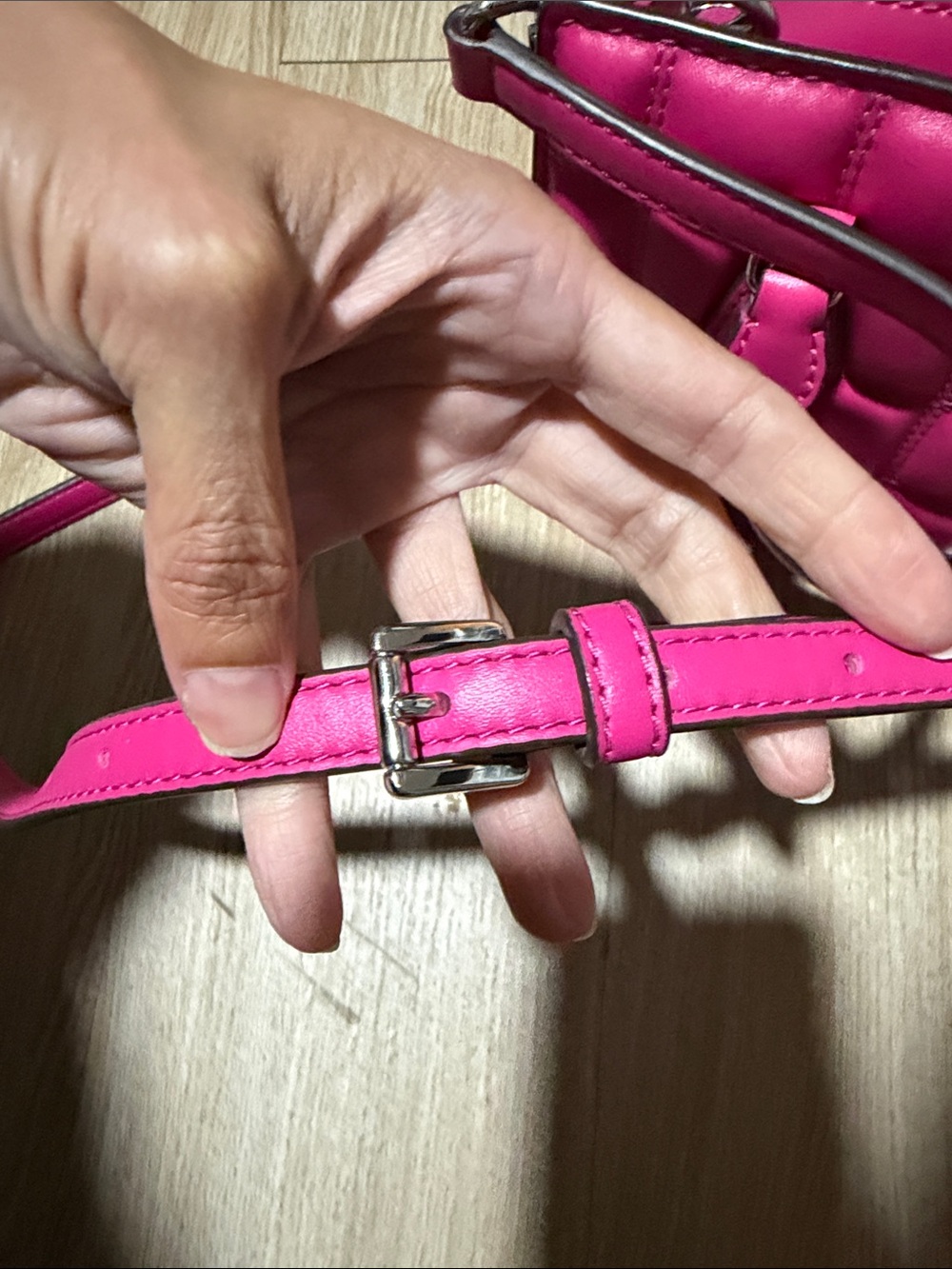 Michael Kors Sheila Dragonfruit Satchel NWT - Picture 16 of 16